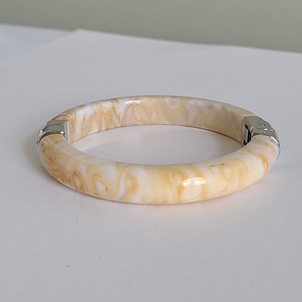 Vintage Boho Cream Chunky Resin Acrylic Hinged Silver Tone Bangle Bracelet - Picture 8 of 13